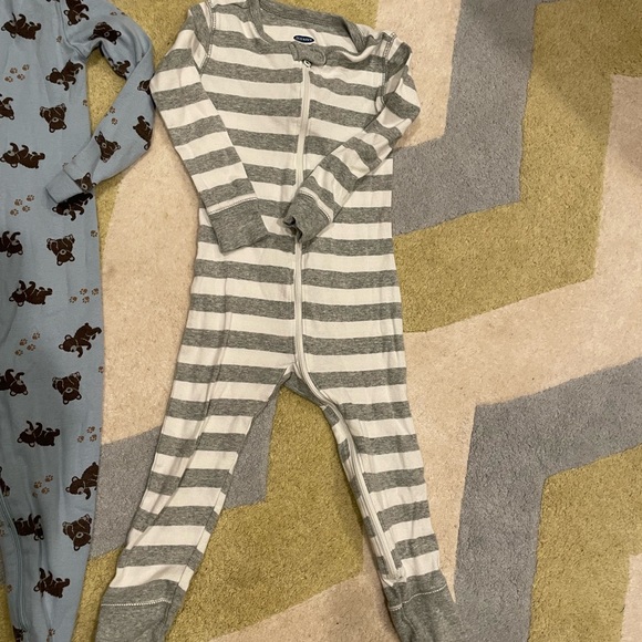 Pair of onesie jammies - Picture 2 of 10